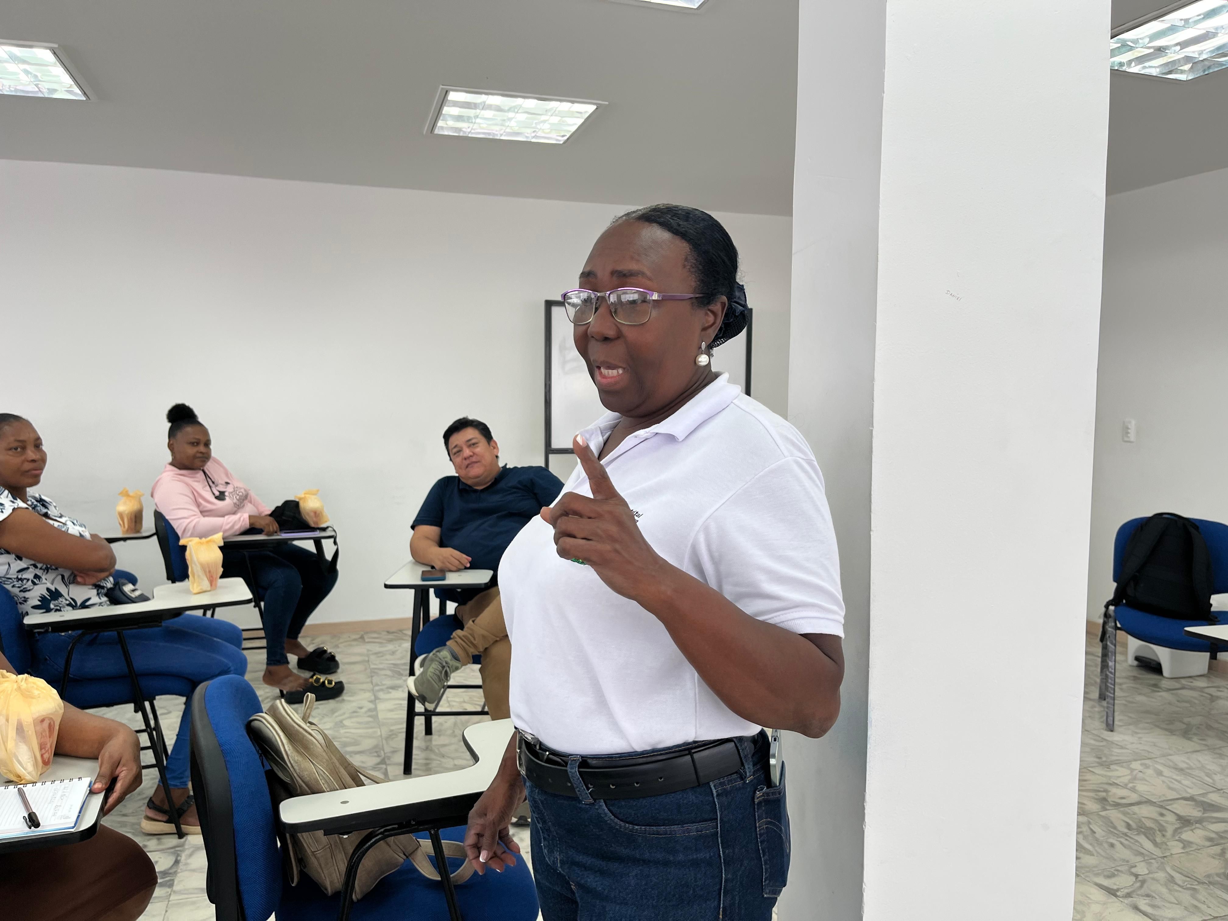 Emprendedoras de Buenaventura fortalecen sus negocios con apoyo de la Alcaldía