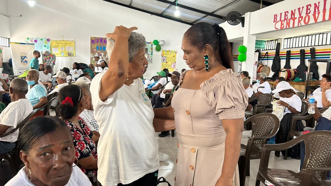 Salud llega a los Centros Vida 120 adultos mayores recibieron atención integral en Buenaventura