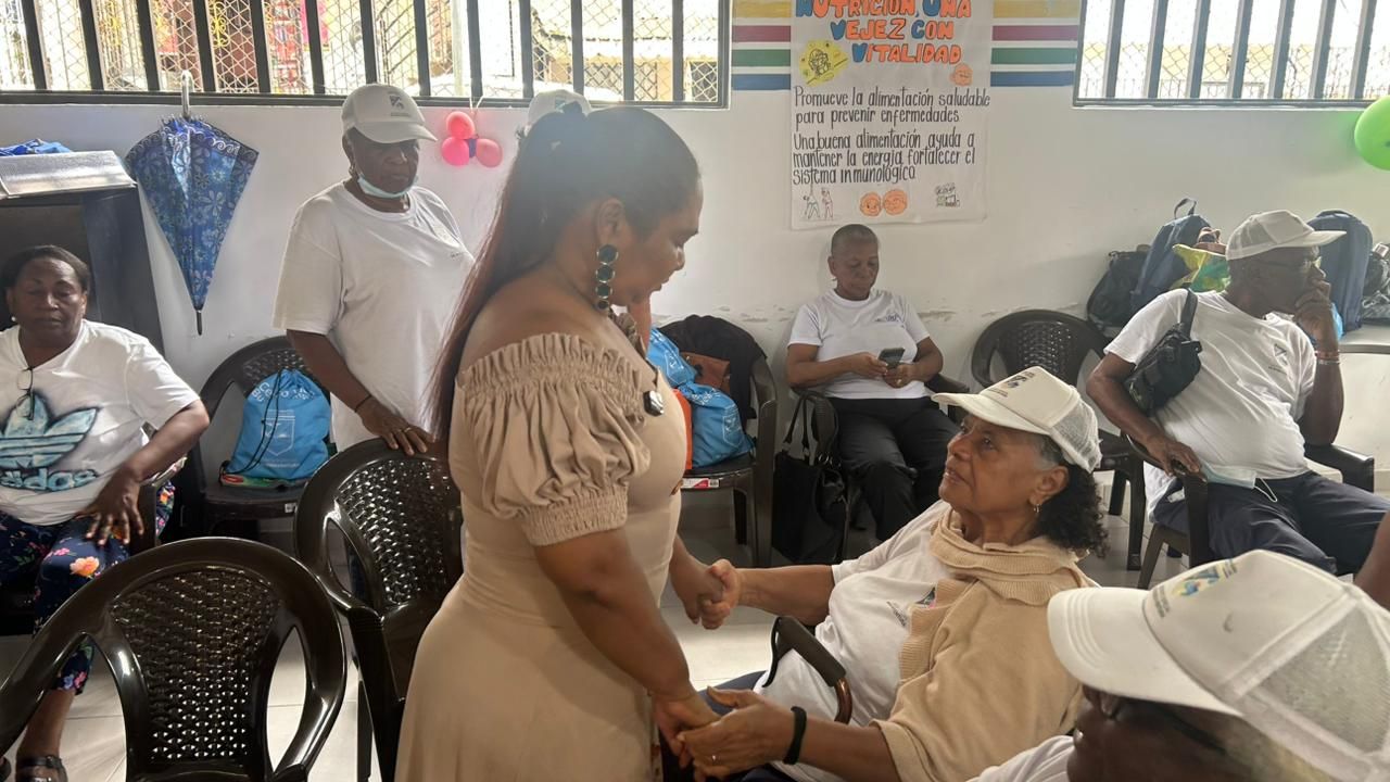 Salud llega a los Centros Vida 120 adultos mayores recibieron atención integral en Buenaventura