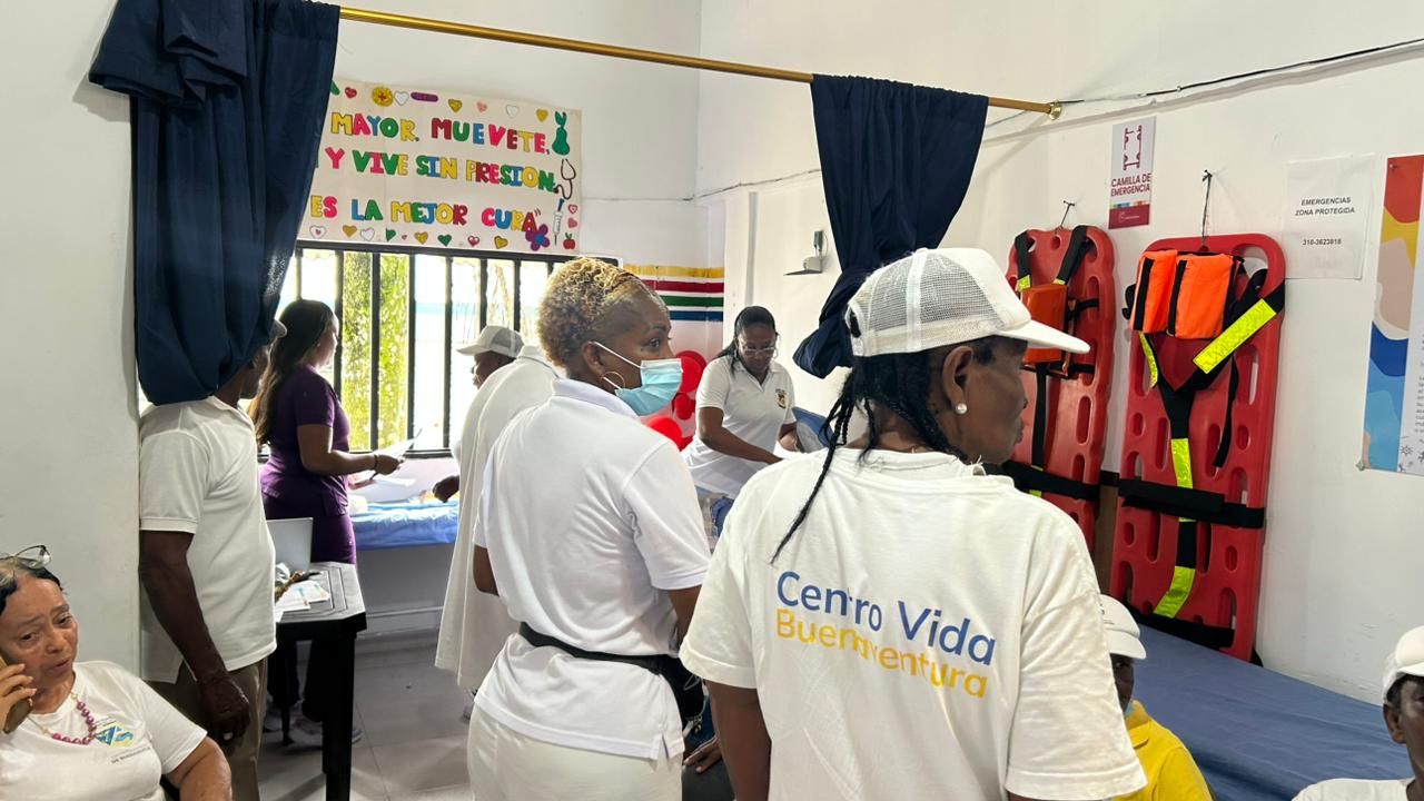 Salud llega a los Centros Vida 120 adultos mayores recibieron atención integral en Buenaventura