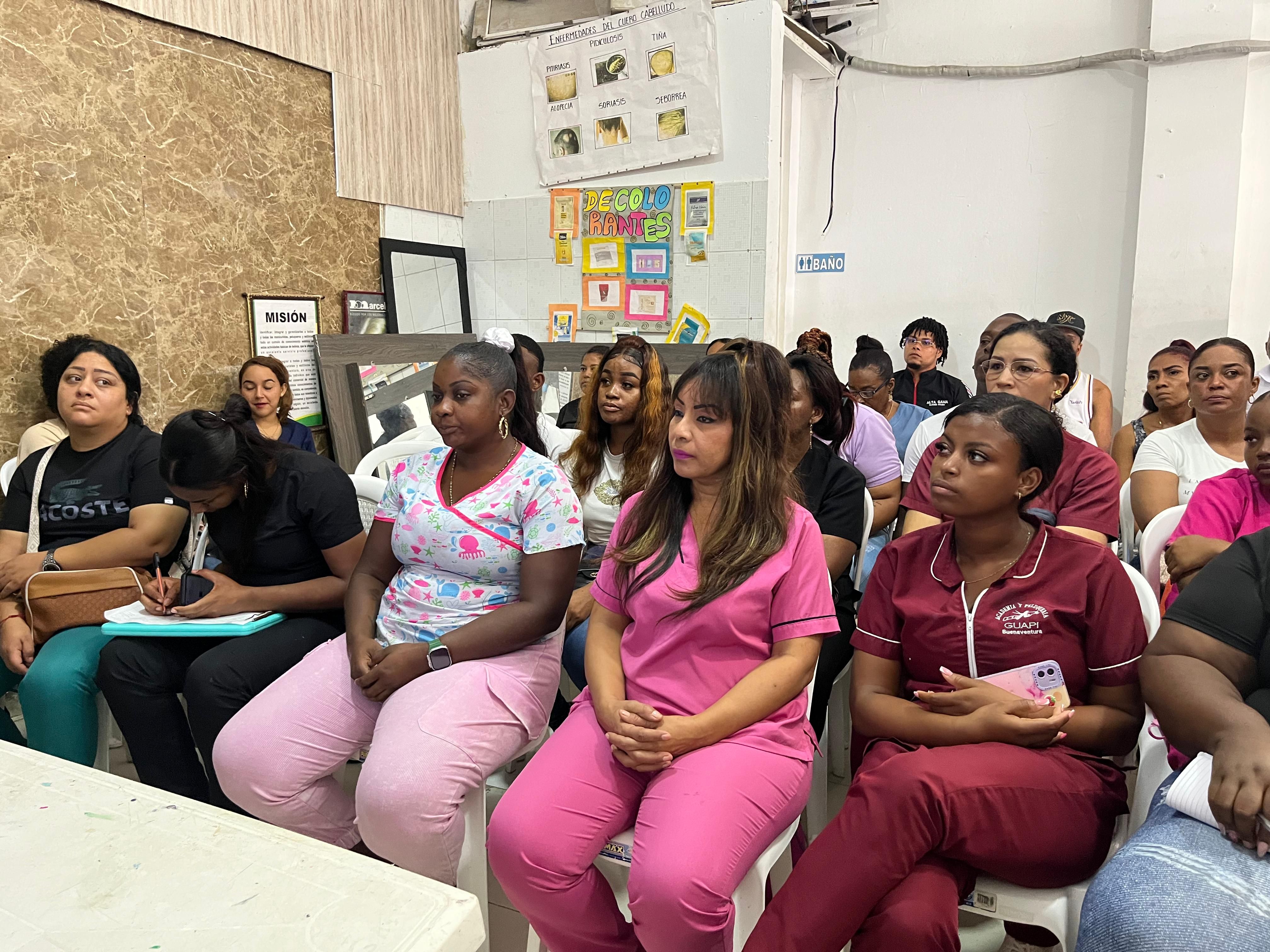 Secretaría de Salud inicia proceso de capacitación y certificación en bioseguridad para barberos, peluqueros y estilistas de Buenaventura
