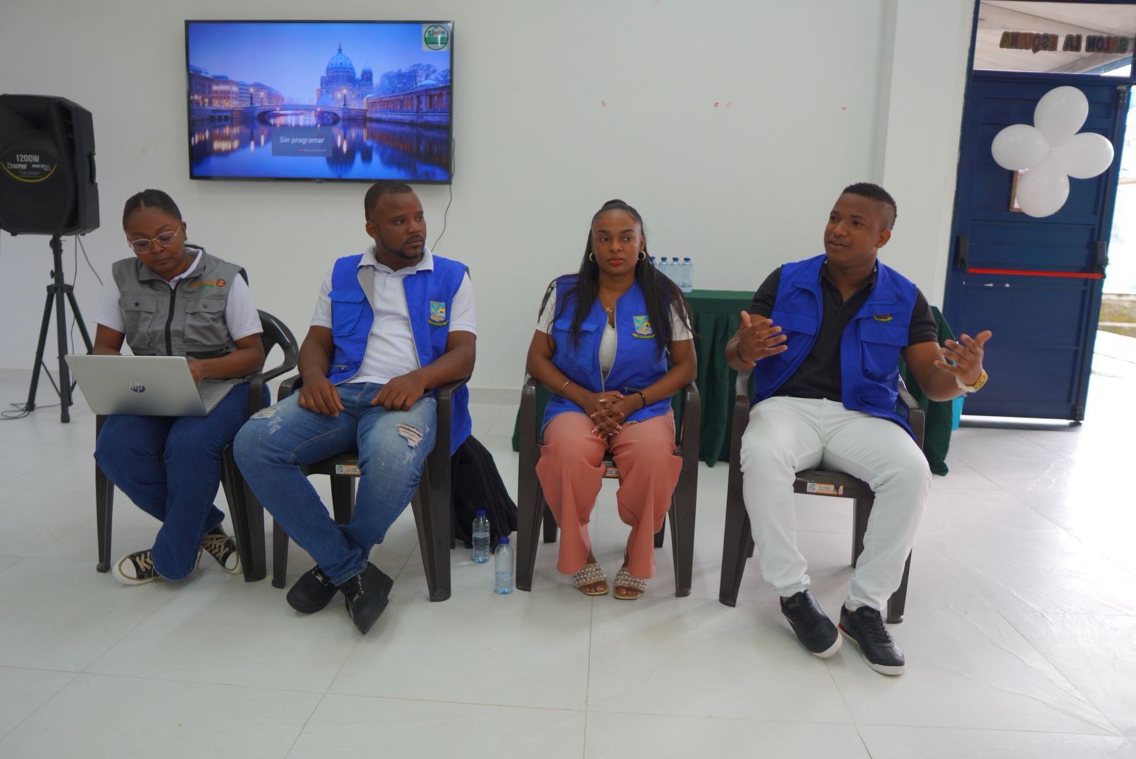 Jóvenes en Buenaventura se preparan para las elecciones del 19 de octubre