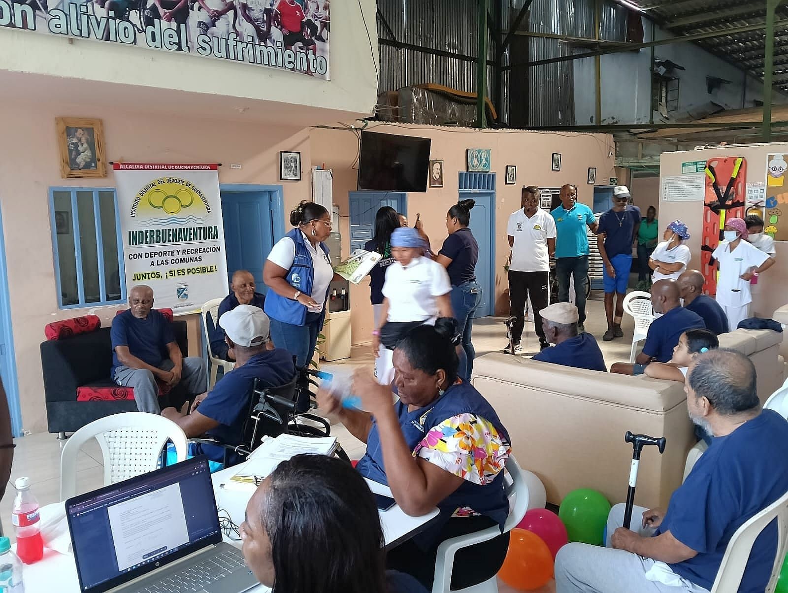 Programa de Bibliotecas Públicas Distritales y Personería de Buenaventura compartieron una jornada de lectura y alegría con adultos mayores