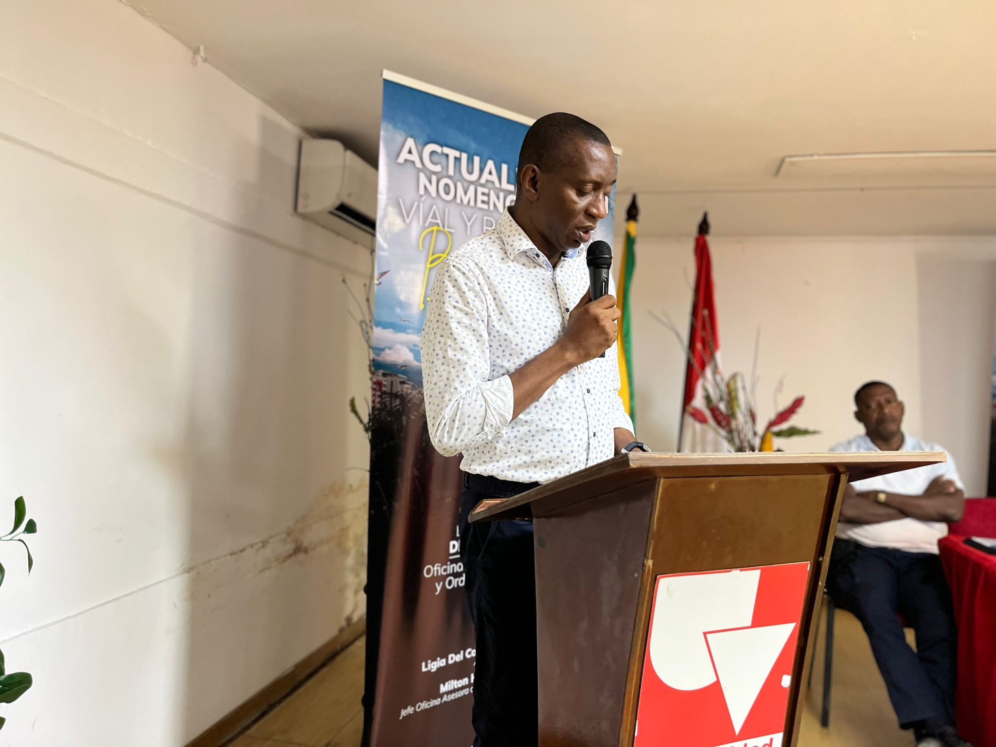 Comunas 10, 11 y 12 participan en la socialización de la actualización cartográfica de la nomenclatura vial y domiciliaria urbana