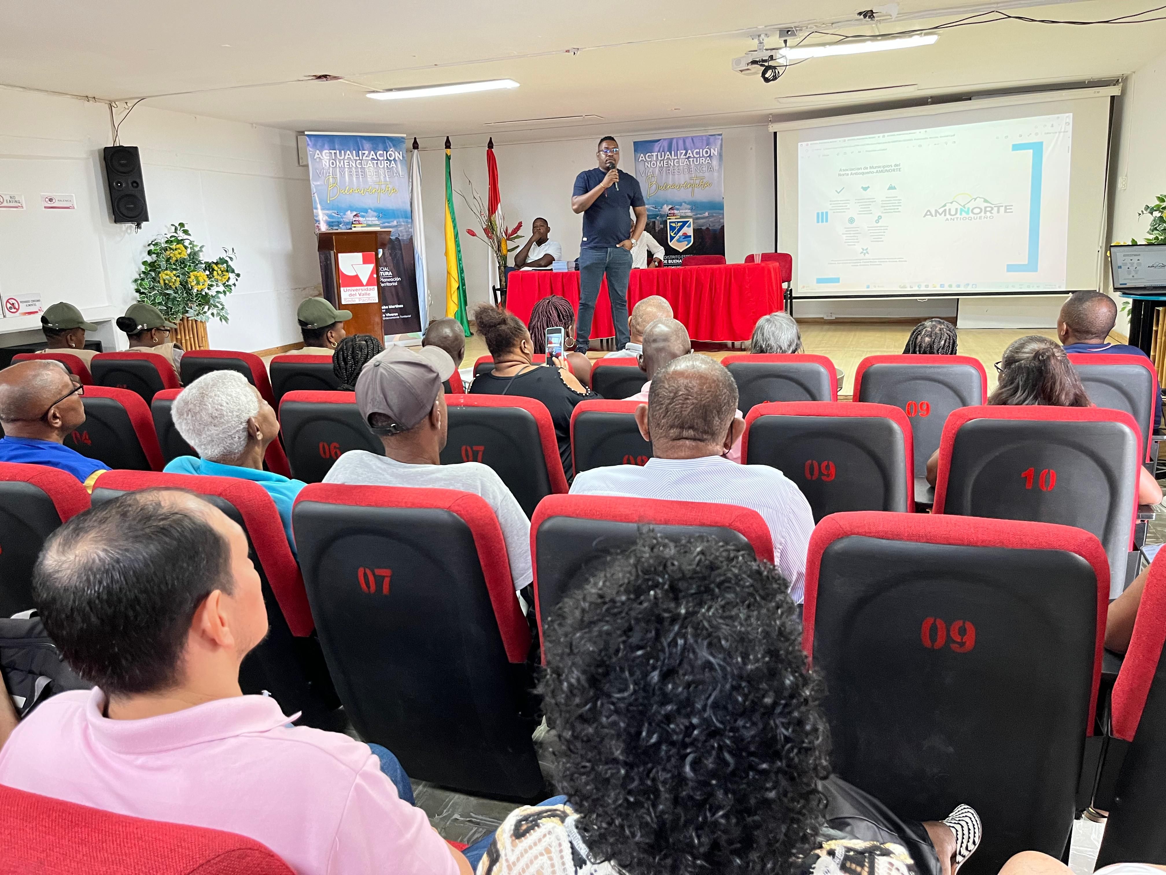 Comunas 10, 11 y 12 participan en la socialización de la actualización cartográfica de la nomenclatura vial y domiciliaria urbana