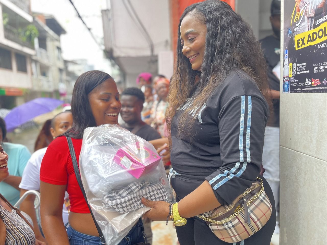 Alcaldía de Buenaventura y DIAN entregan donativos para el bienestar social