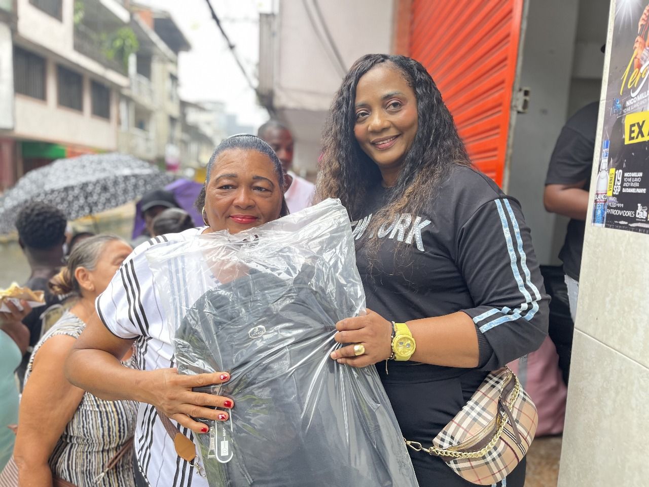 Alcaldía de Buenaventura y DIAN entregan donativos para el bienestar social