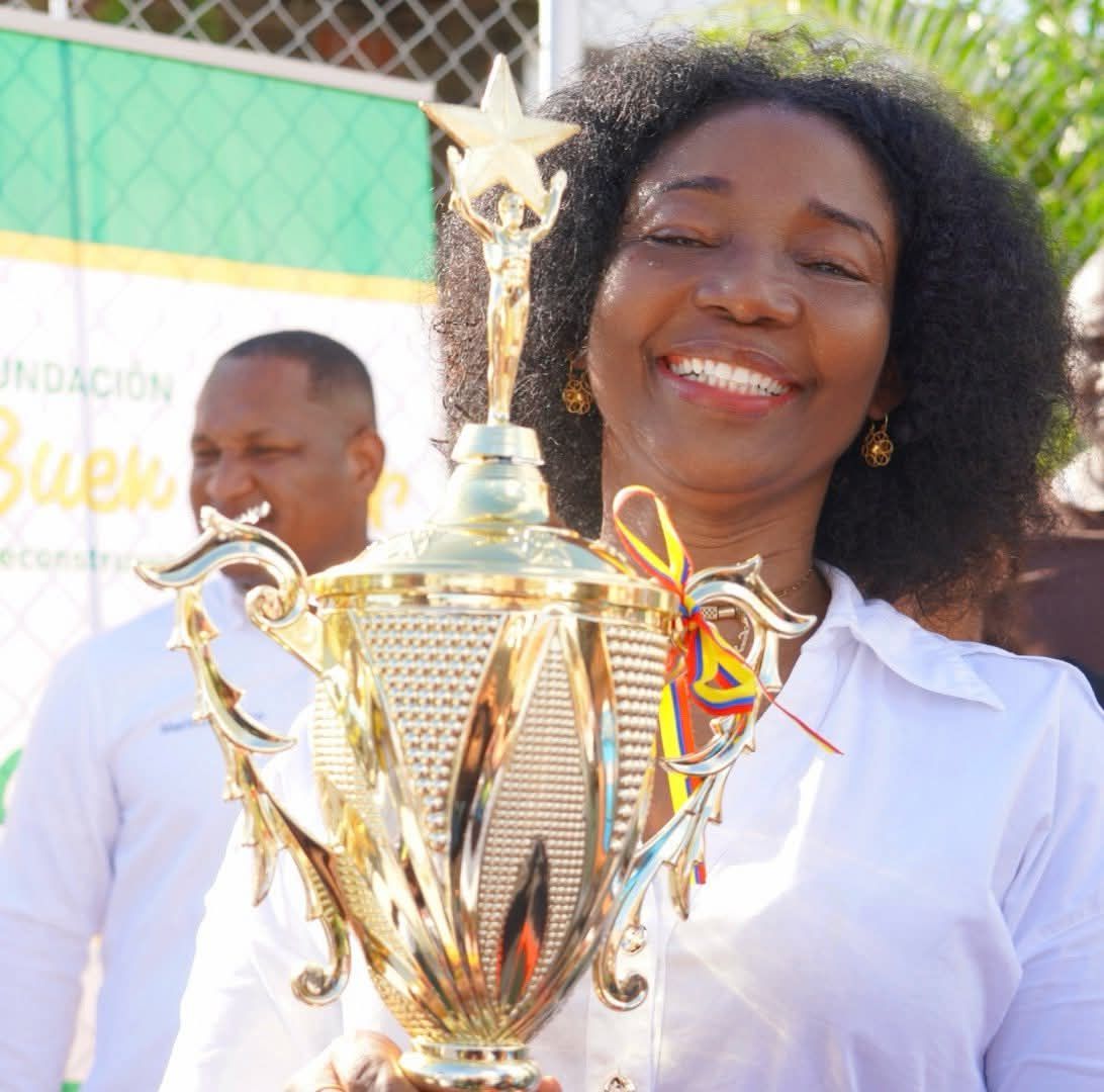 Buenaventura dota de uniformes y balones a más de 120 jóvenes para transformar sus vidas a través del deporte.