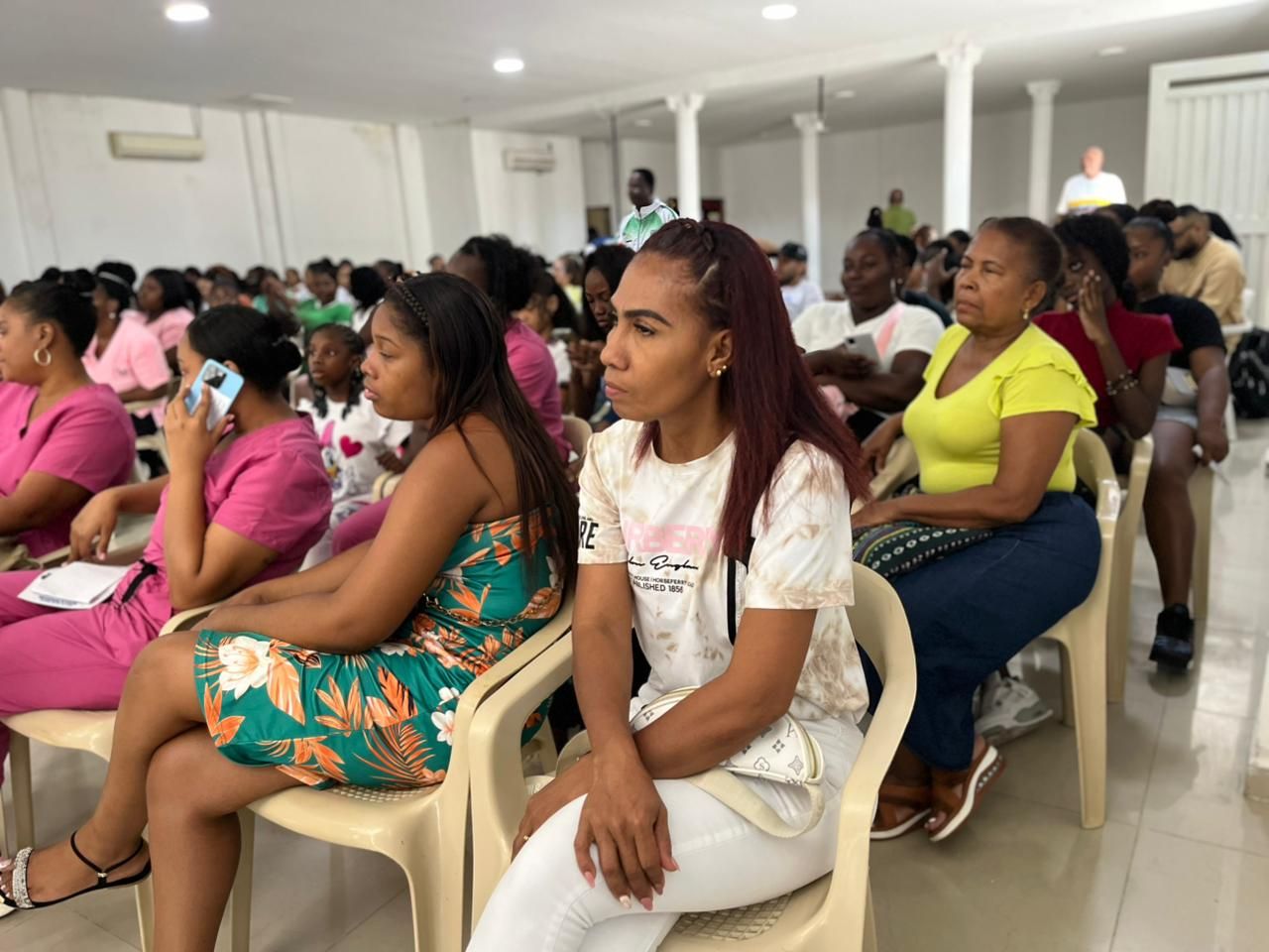 M&aacute;s de mil barberos y estilistas de Buenaventura se certifican en bioseguridad con liderazgo de la Alcald&iacute;a