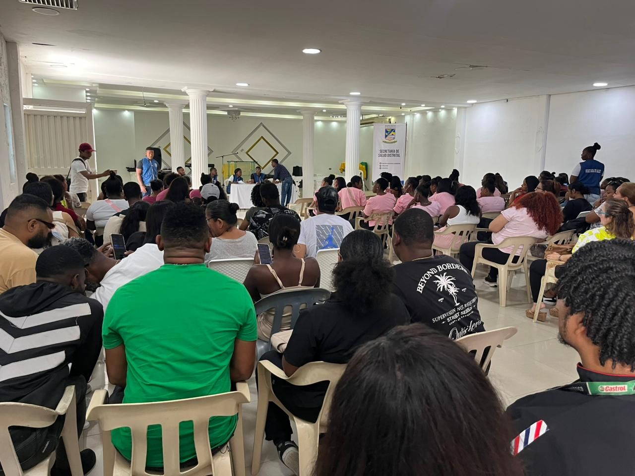 M&aacute;s de mil barberos y estilistas de Buenaventura se certifican en bioseguridad con liderazgo de la Alcald&iacute;a