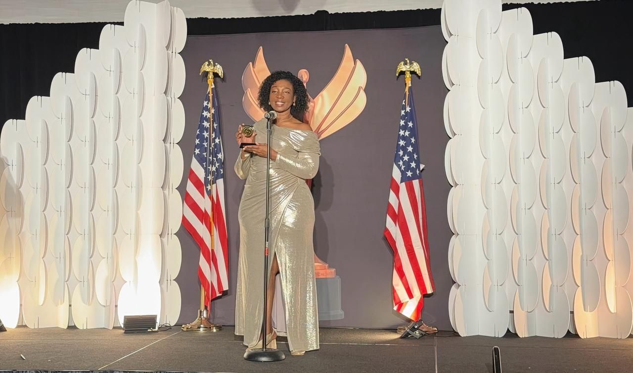 Alcaldesa de Buenaventura recibe el Premio Global Democracy Awards en Estados Unidos