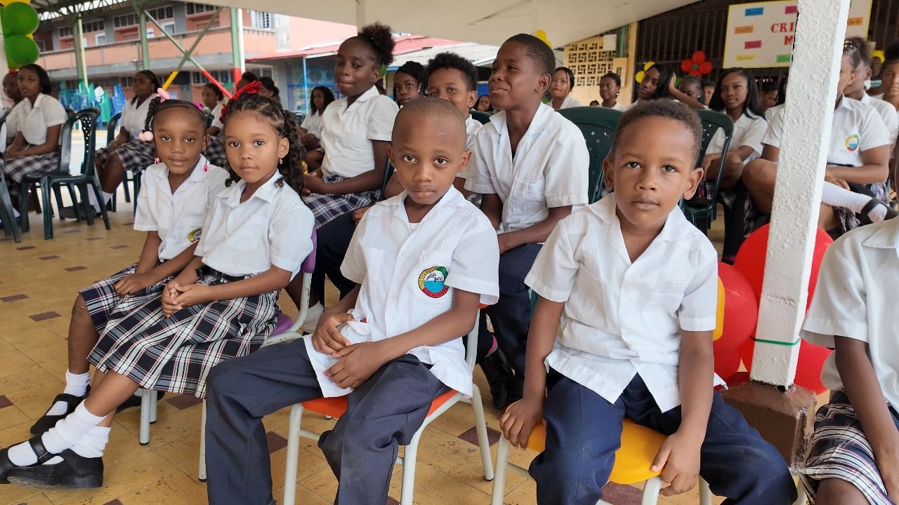 Alcaldesa Distrital y Secretario de Etnoeducaci&oacute;n entregaron dotaci&oacute;n a tres planteles oficiales para la atenci&oacute;n de primera infancia