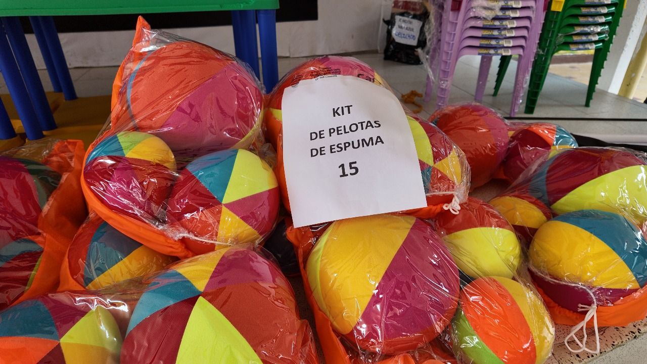 Alcaldesa Distrital y Secretario de Etnoeducaci&oacute;n entregaron dotaci&oacute;n a tres planteles oficiales para la atenci&oacute;n de primera infancia