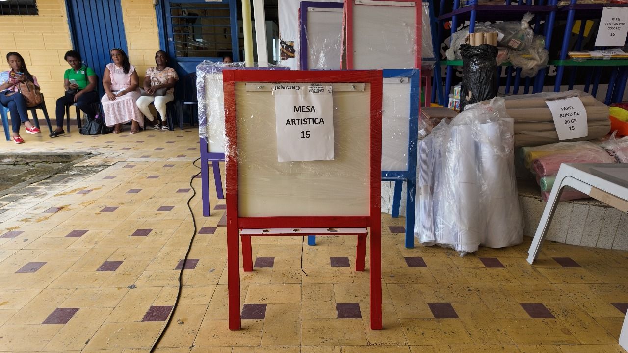 Alcaldesa Distrital y Secretario de Etnoeducaci&oacute;n entregaron dotaci&oacute;n a tres planteles oficiales para la atenci&oacute;n de primera infancia