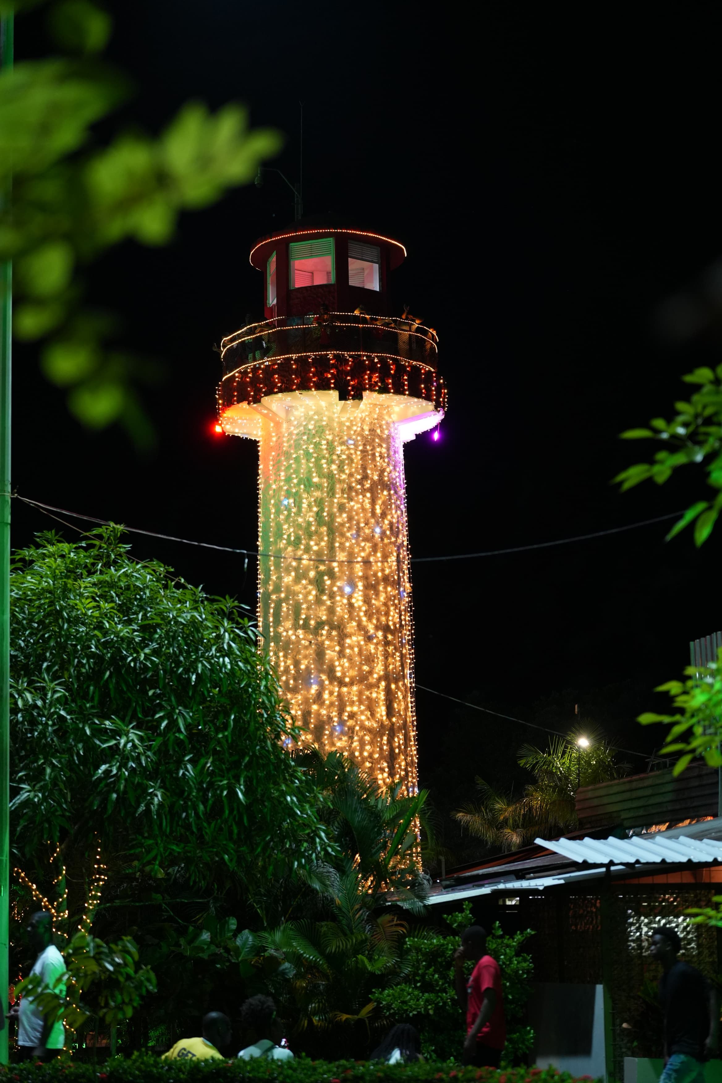 Alumbrado navide&ntilde;o impulsa la econom&iacute;a y fortalece el comercio local en Buenaventura