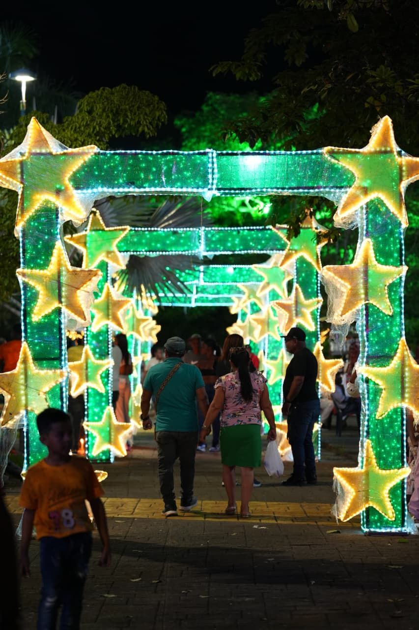 Alumbrado navide&ntilde;o impulsa la econom&iacute;a y fortalece el comercio local en Buenaventura