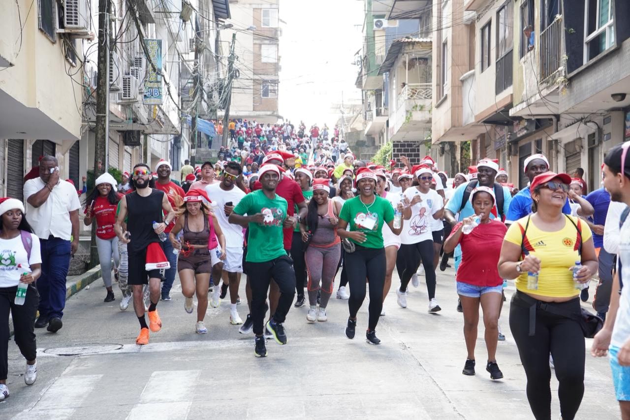 Buenaventura vivi&oacute; la Carrera Navide&ntilde;a Ruta Tura 3K en uni&oacute;n familiar