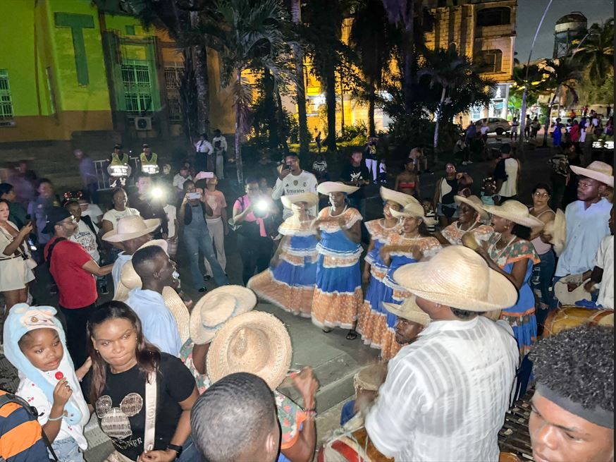 La Luz de la esperanza renace en el Distrito! Buenaventura encendi&oacute; el coraz&oacute;n de su Navidad