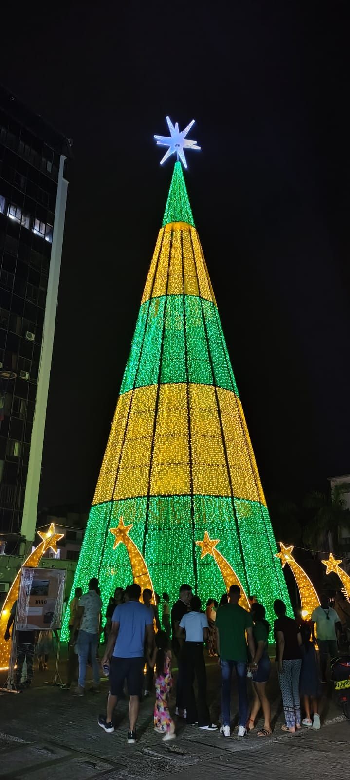 La Luz de la esperanza renace en el Distrito! Buenaventura encendi&oacute; el coraz&oacute;n de su Navidad