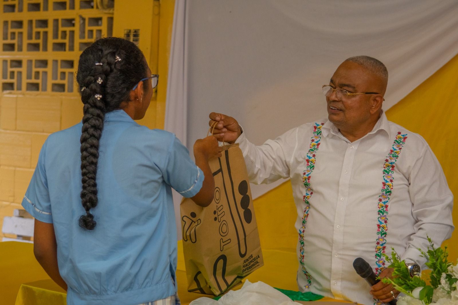 Secretar&iacute;a de Etnoeducaci&oacute;n hizo reconocimiento a los mejores ICFES 2025 de los planteles oficiales del Distrito