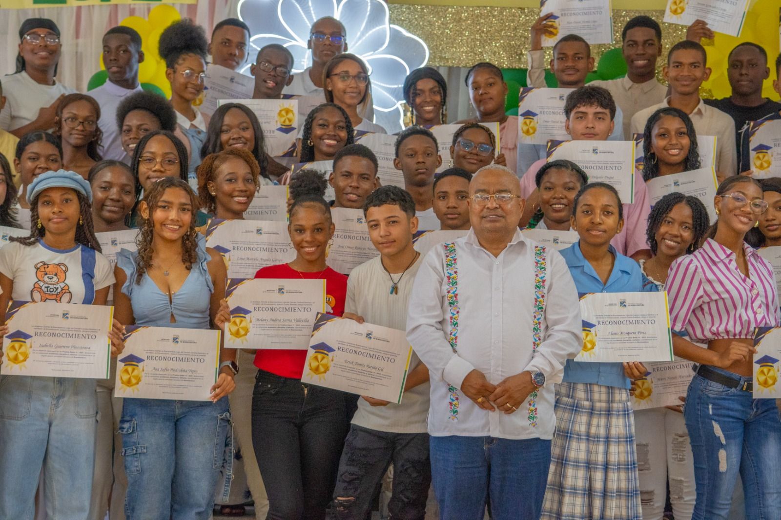 Secretar&iacute;a de Etnoeducaci&oacute;n hizo reconocimiento a los mejores ICFES 2025 de los planteles oficiales del Distrito