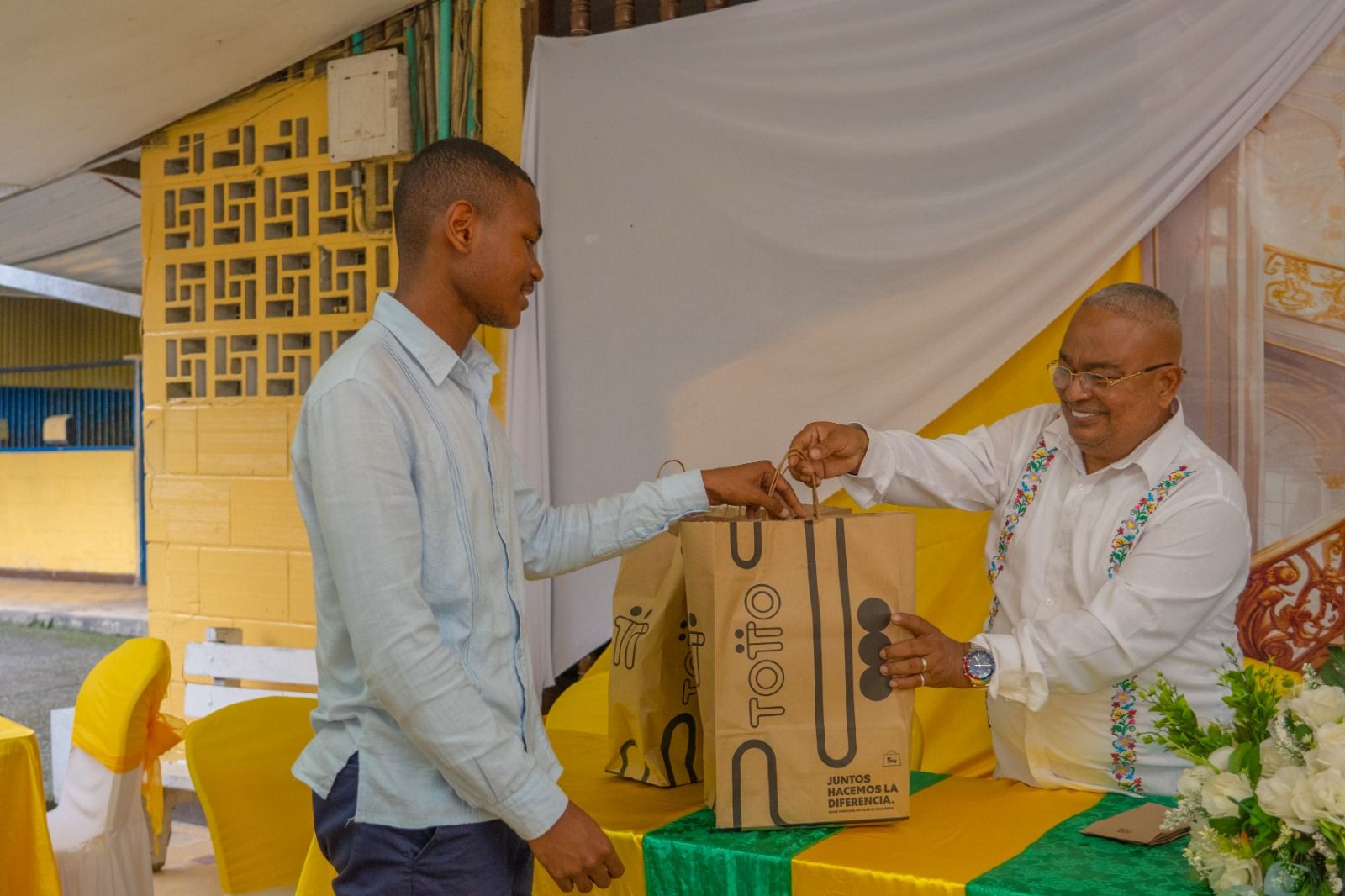 Secretar&iacute;a de Etnoeducaci&oacute;n hizo reconocimiento a los mejores ICFES 2025 de los planteles oficiales del Distrito