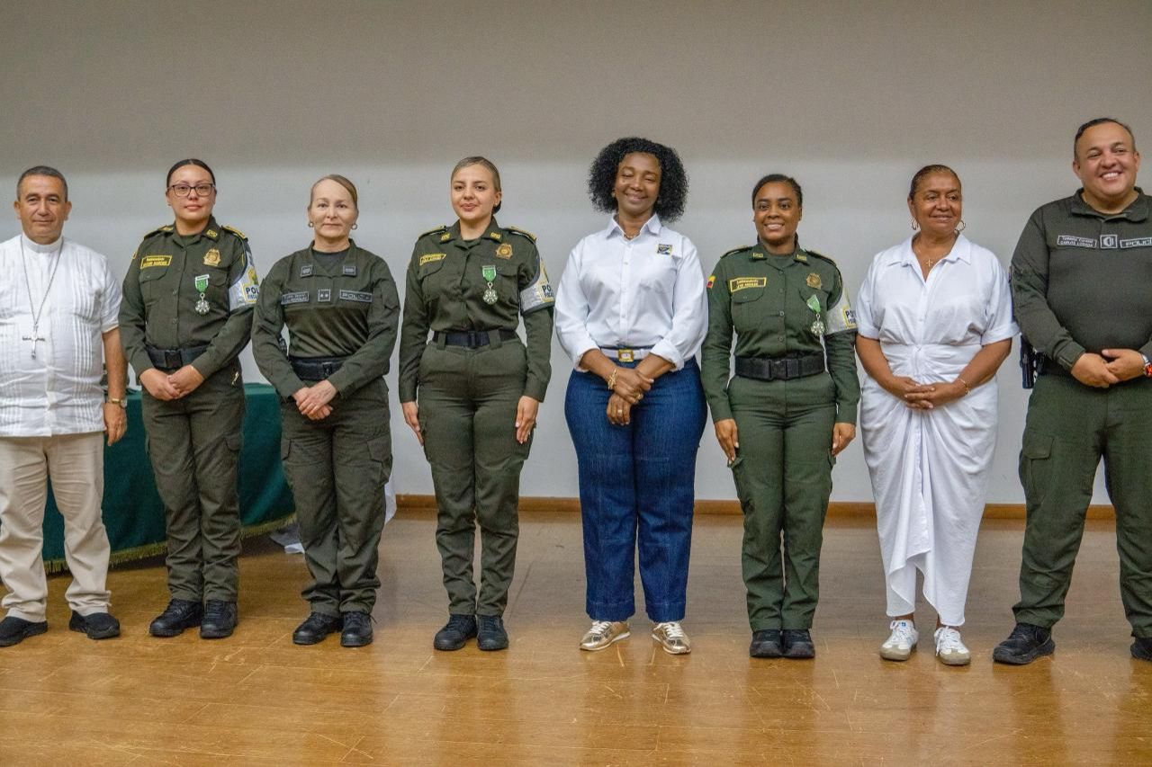 Buenaventura dota a la fuerza p&uacute;blica con drones, motos y un reconocimiento a su labor por la seguridad