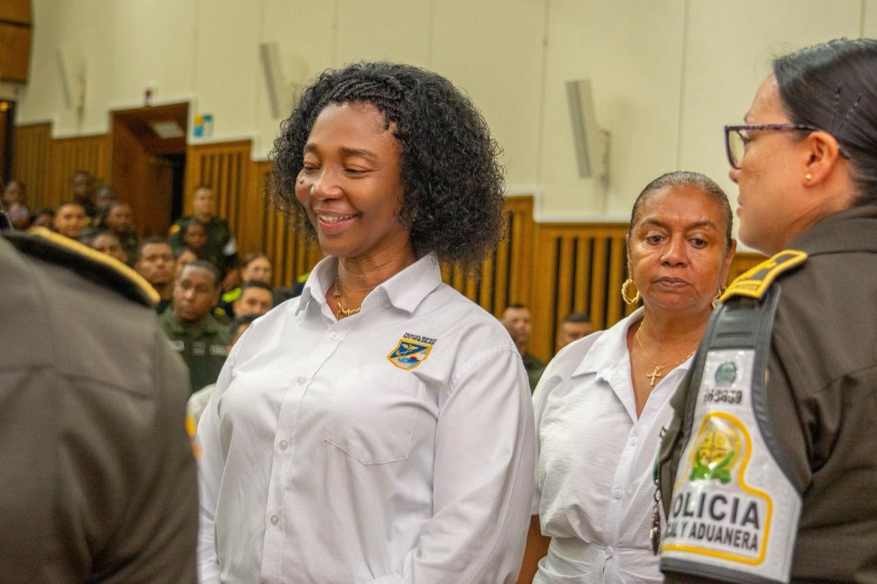 Buenaventura dota a la fuerza p&uacute;blica con drones, motos y un reconocimiento a su labor por la seguridad