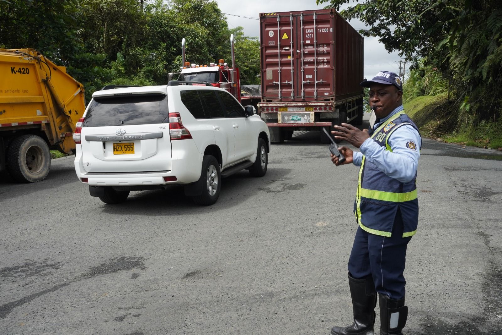 Alcald&iacute;a Distrital y Fuerza P&uacute;blica despliegan operativos de seguridad en la v&iacute;a al mar de Buenaventura