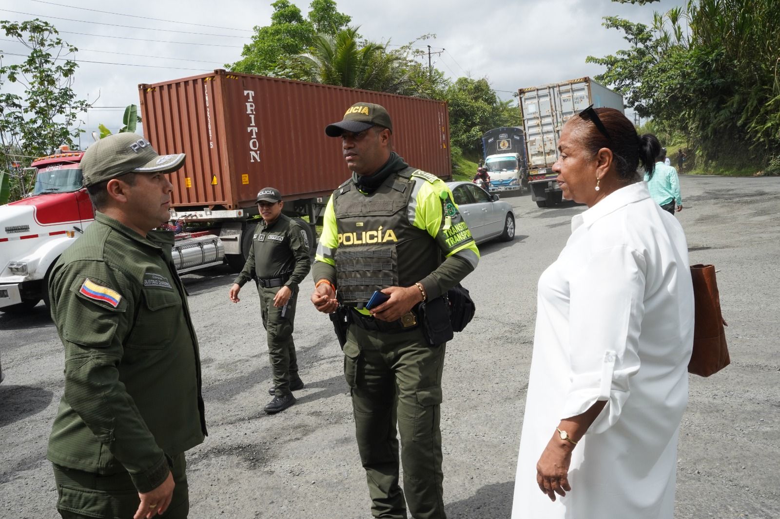 Alcald&iacute;a Distrital y Fuerza P&uacute;blica despliegan operativos de seguridad en la v&iacute;a al mar de Buenaventura
