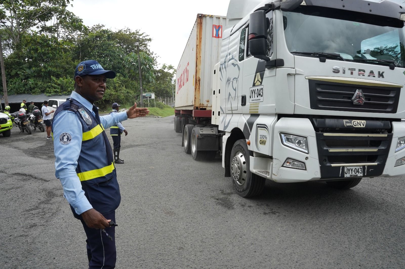 Alcald&iacute;a Distrital y Fuerza P&uacute;blica despliegan operativos de seguridad en la v&iacute;a al mar de Buenaventura