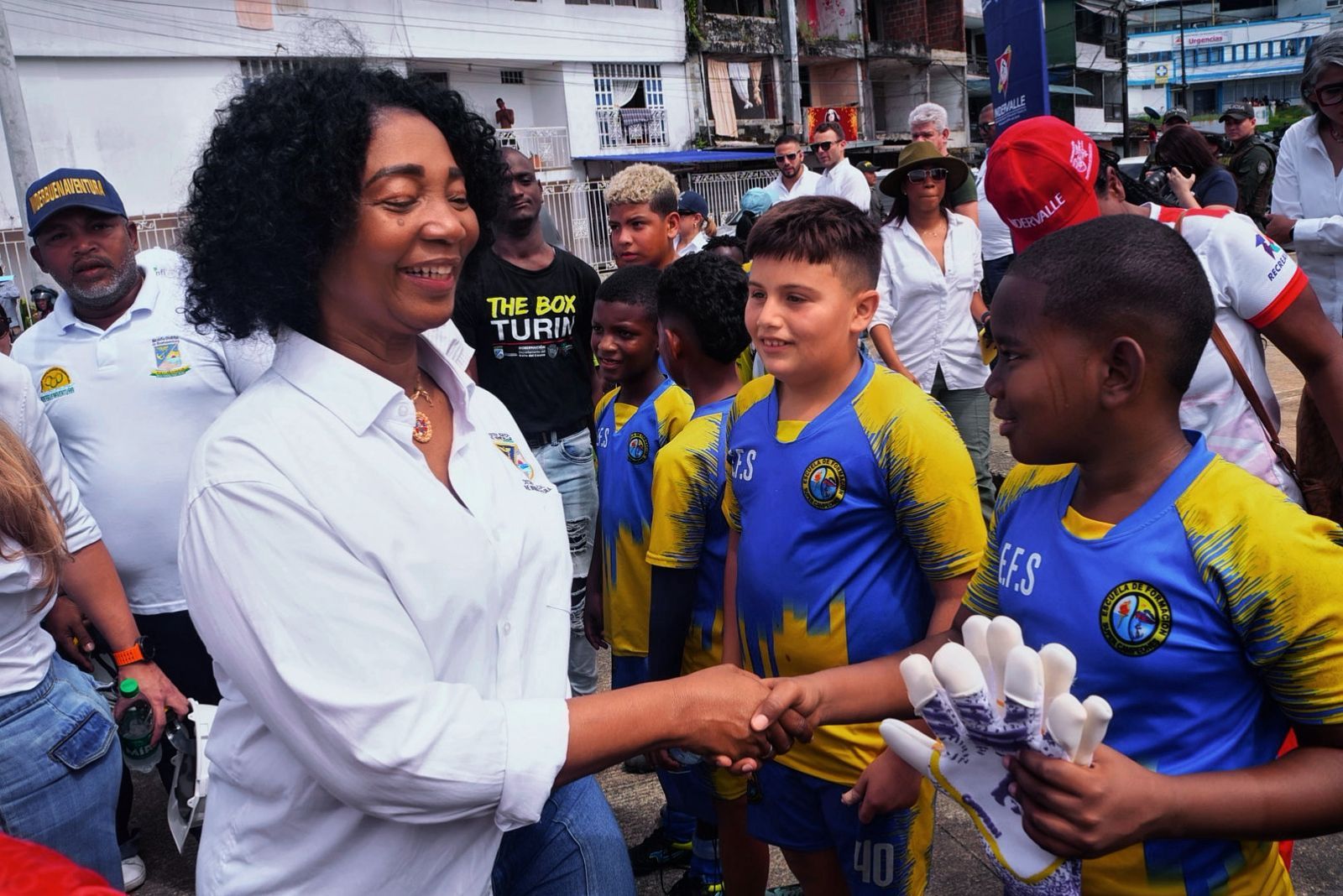 Gobernaci&oacute;n del Valle y Alcald&iacute;a de Buenaventura inician segunda fase con inversi&oacute;n de $1.500 millones para la cancha de Montecinos, beneficiando a 78 mil habitantes