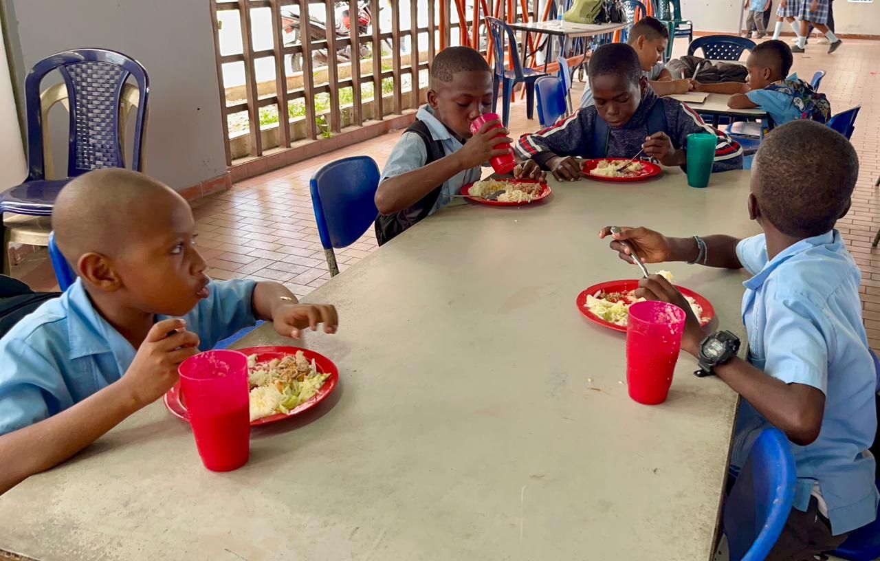 &Eacute;xito en el arranque: el Programa de Alimentaci&oacute;n Escolar comienza con el primer d&iacute;a de clases.
