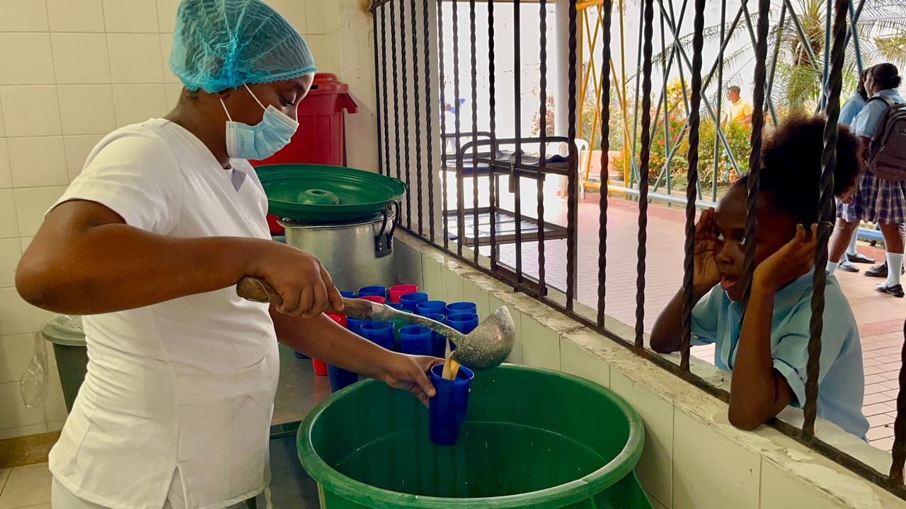 &Eacute;xito en el arranque: el Programa de Alimentaci&oacute;n Escolar comienza con el primer d&iacute;a de clases.