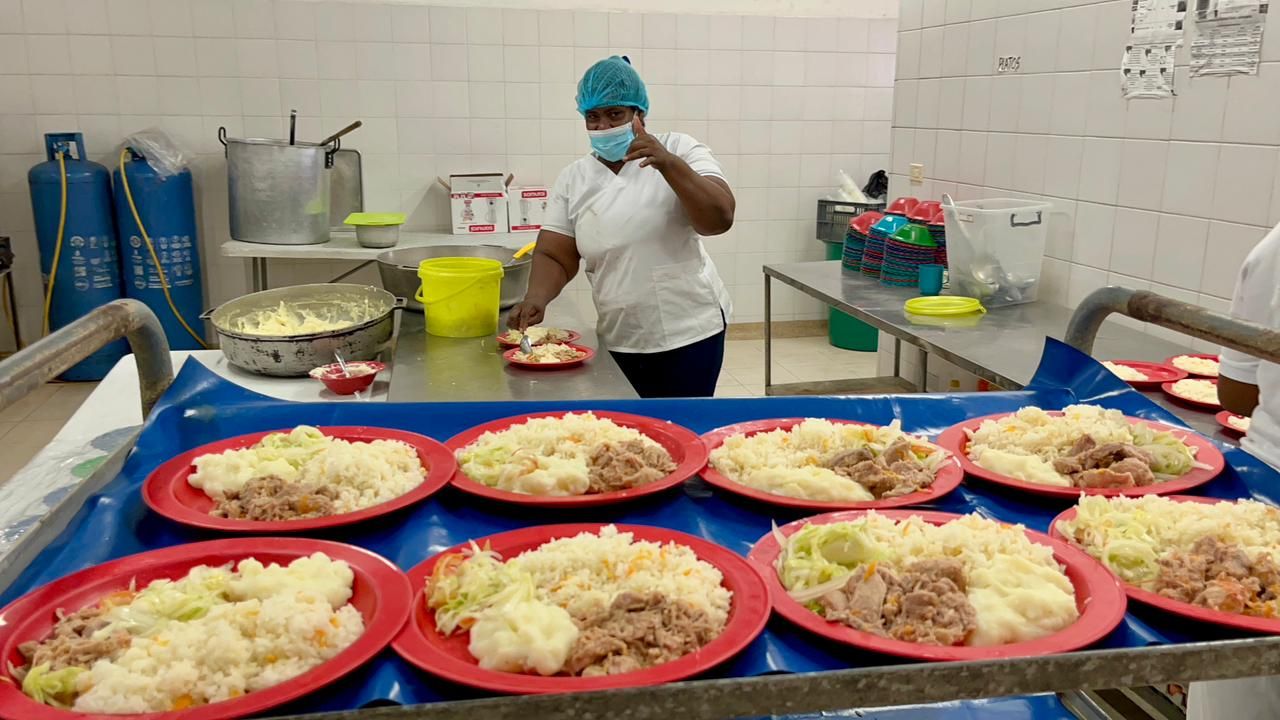 &Eacute;xito en el arranque: el Programa de Alimentaci&oacute;n Escolar comienza con el primer d&iacute;a de clases.