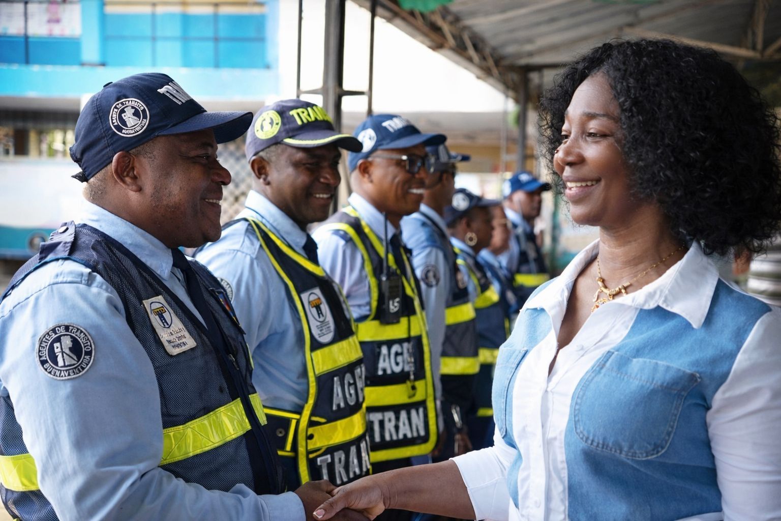 Alcald&iacute;a de Buenaventura equipa su Secretar&iacute;a de Tr&aacute;nsito con veh&iacute;culo funerario, motocicletas y nueva dotaci&oacute;n para sus agentes