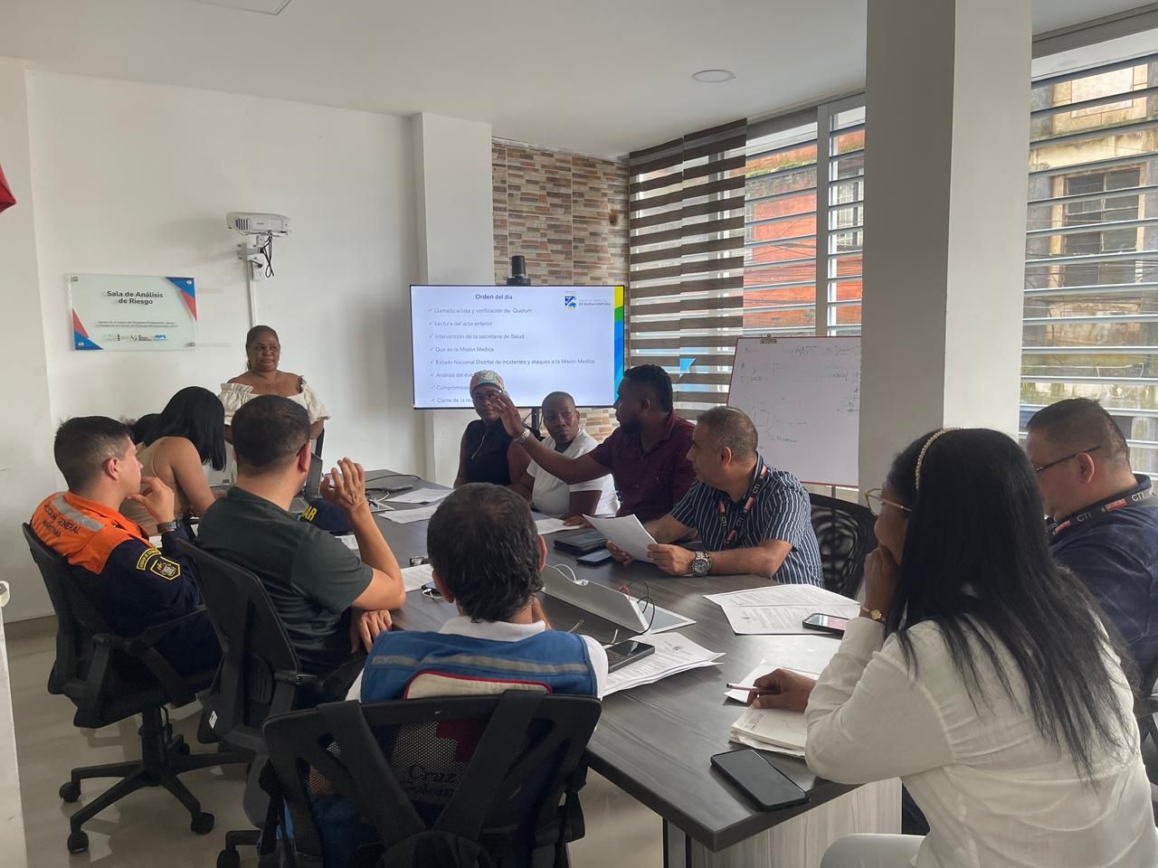Distrito de Buenaventura fortalece la protecci&oacute;n y operatividad del sistema de salud mediante las Mesas de Misi&oacute;n M&eacute;dica y el CRUE