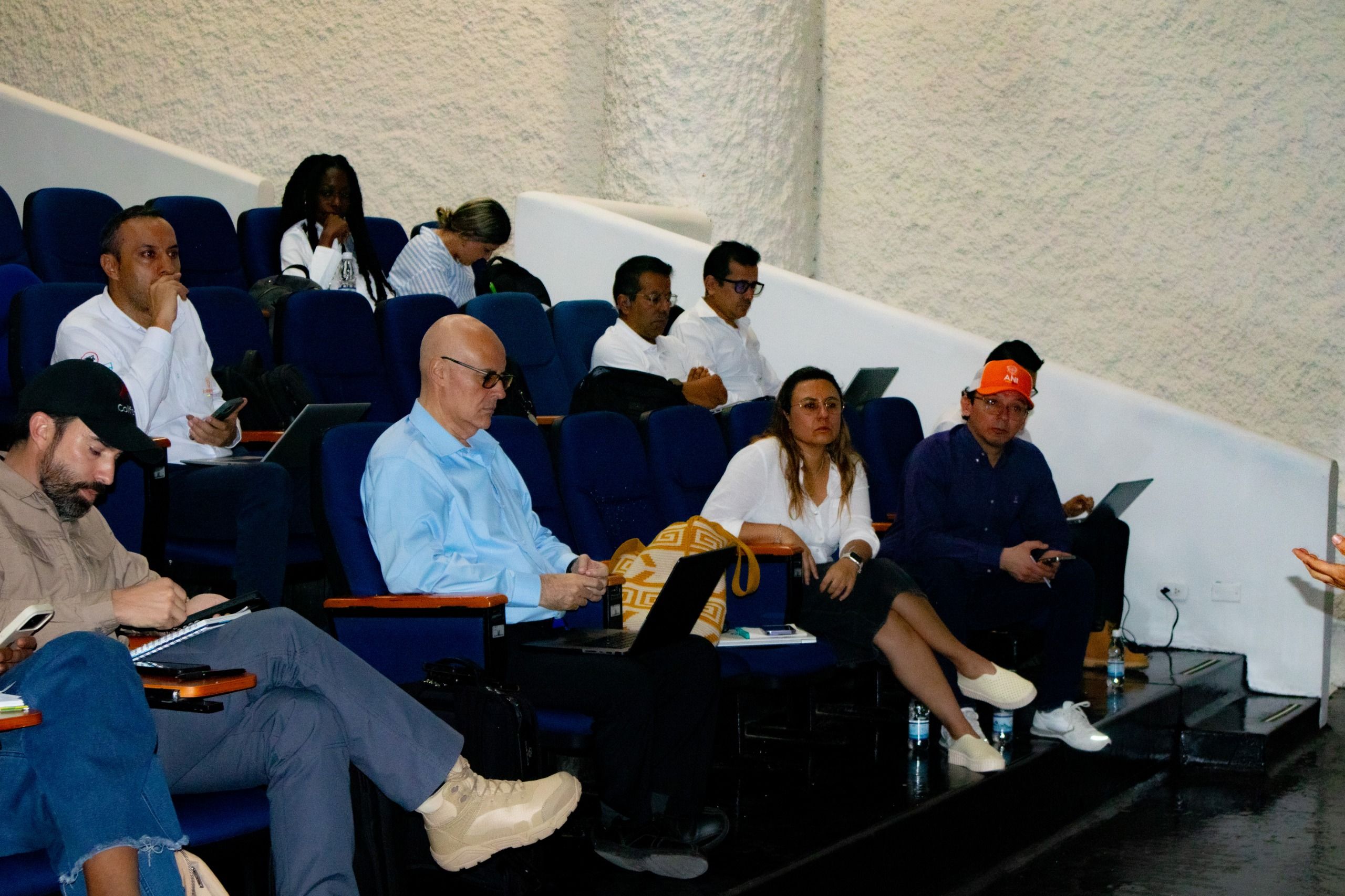 Avanzan mesas t&eacute;cnicas para mejorar la movilidad y log&iacute;stica en Buenaventura.