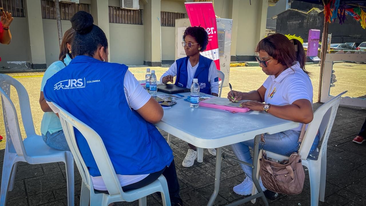 Secretar&iacute;a de Etnoeducaci&oacute;n y el Servicio Jesuita a Refugiados adelantaron matriculat&oacute;n en la zona c&eacute;ntrica de la ciudad