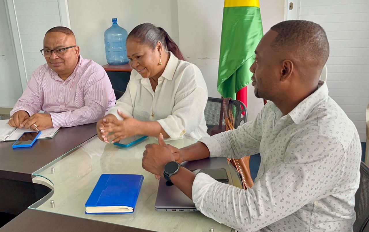 Contin&uacute;an las mesas de concertaci&oacute;n con las comunidades ind&iacute;genas de Buenaventura para revisar avances de proyectos de inversi&oacute;n en los territorios