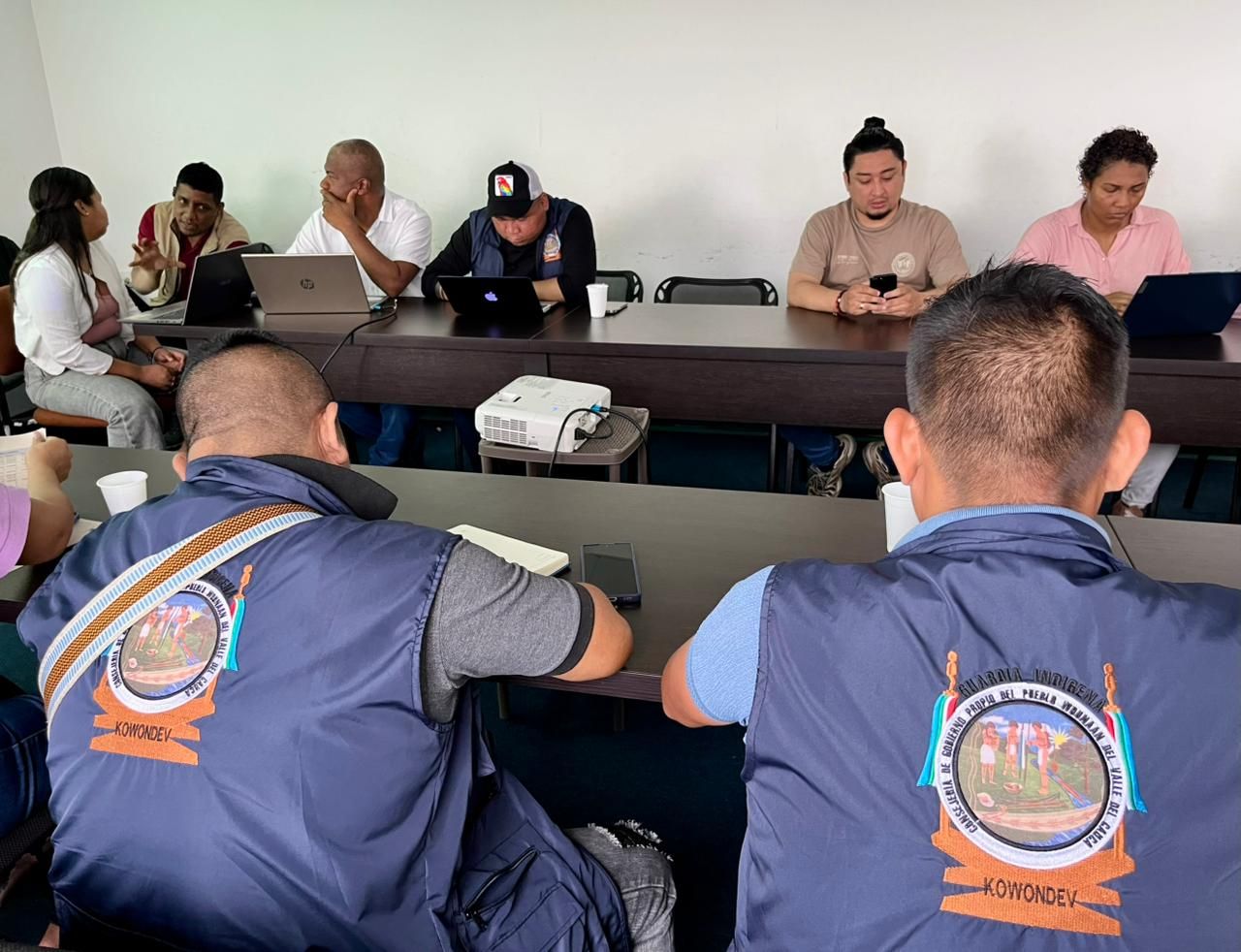 Contin&uacute;an las mesas de concertaci&oacute;n con las comunidades ind&iacute;genas de Buenaventura para revisar avances de proyectos de inversi&oacute;n en los territorios