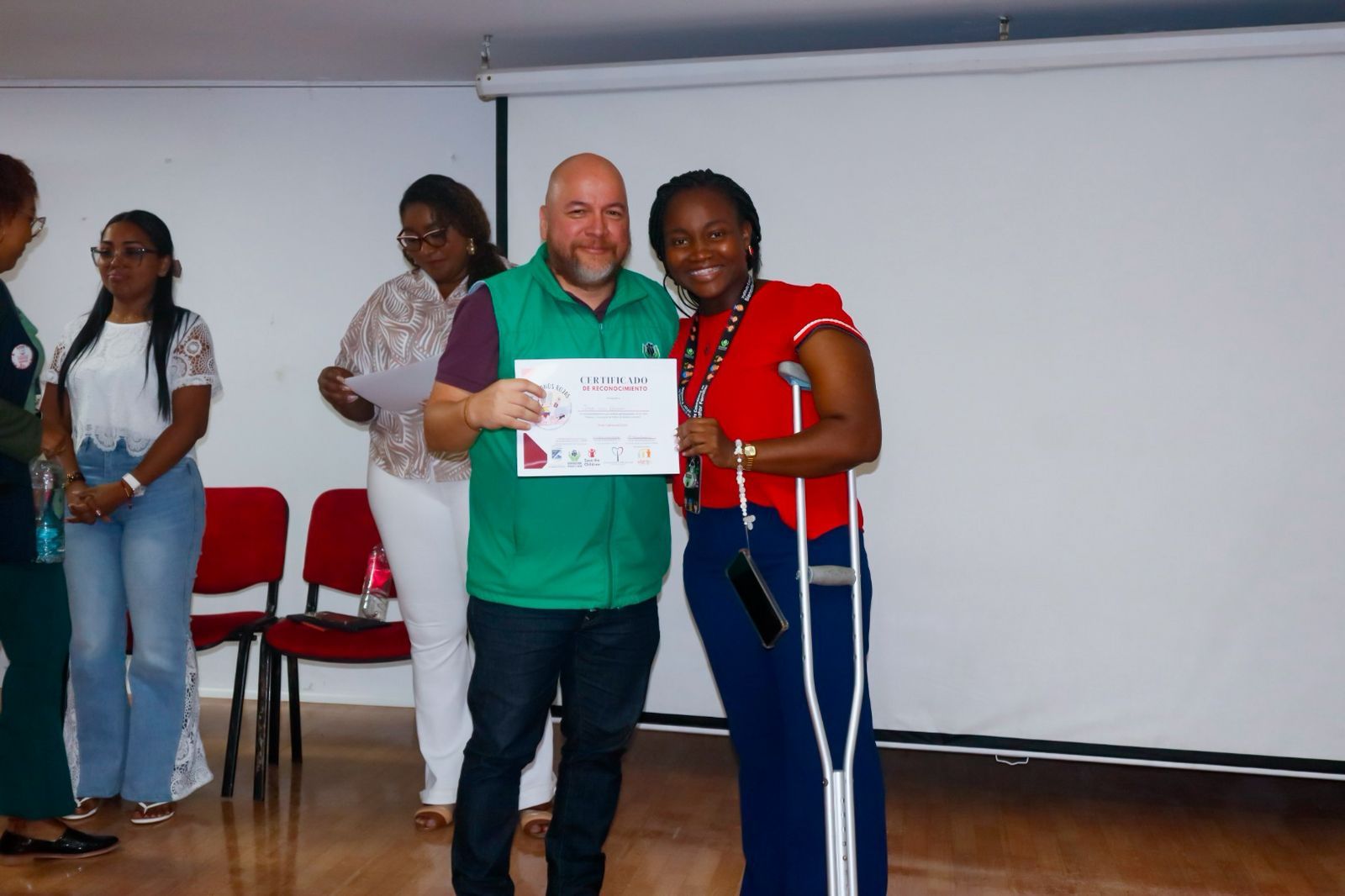 Buenaventura reiter&oacute; su compromiso por la protecci&oacute;n de la ni&ntilde;ez en foro en el marco de la conmemoraci&oacute;n del D&iacute;a Internacional de las Manos Rojas