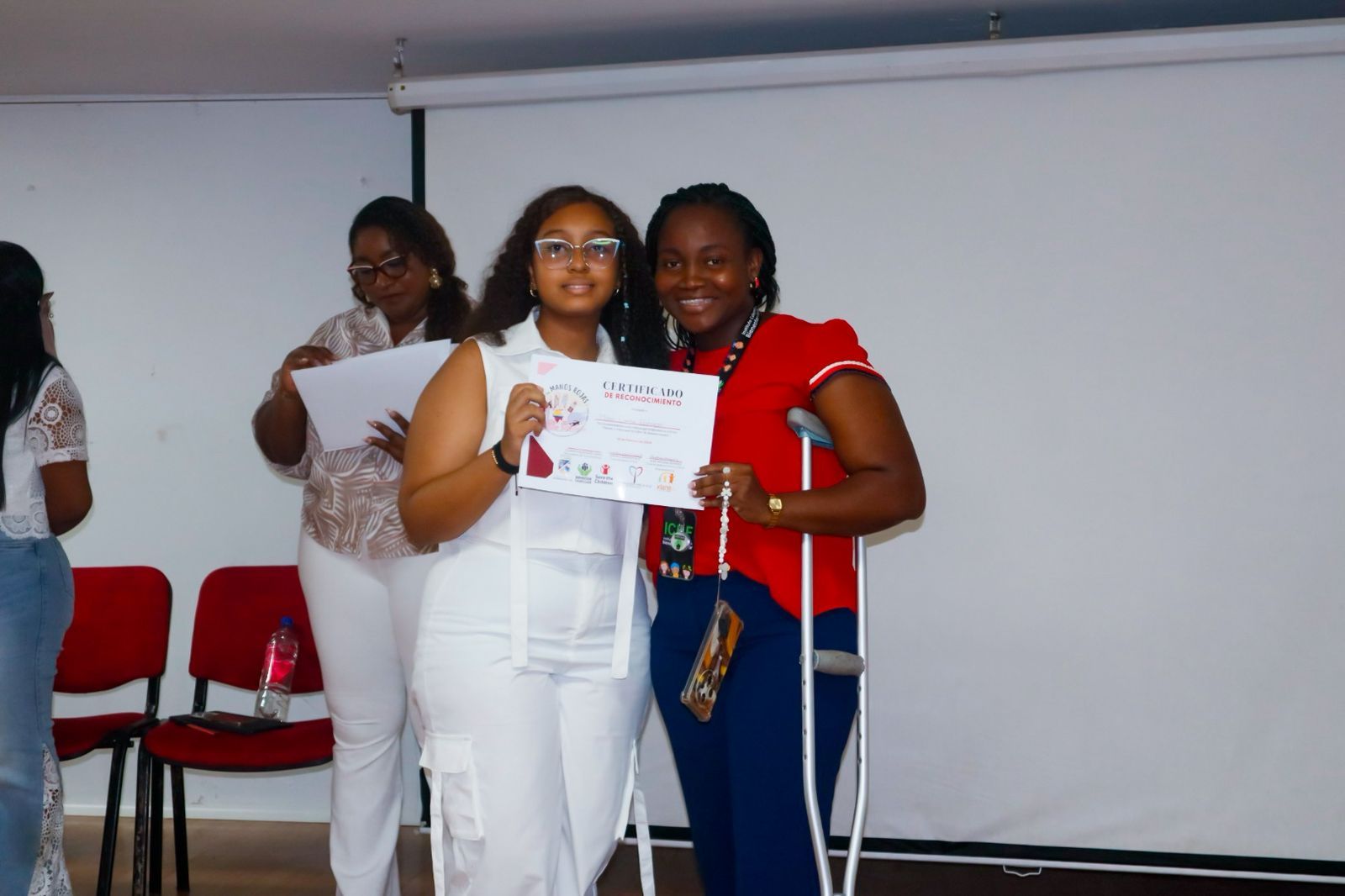 Buenaventura reiter&oacute; su compromiso por la protecci&oacute;n de la ni&ntilde;ez en foro en el marco de la conmemoraci&oacute;n del D&iacute;a Internacional de las Manos Rojas