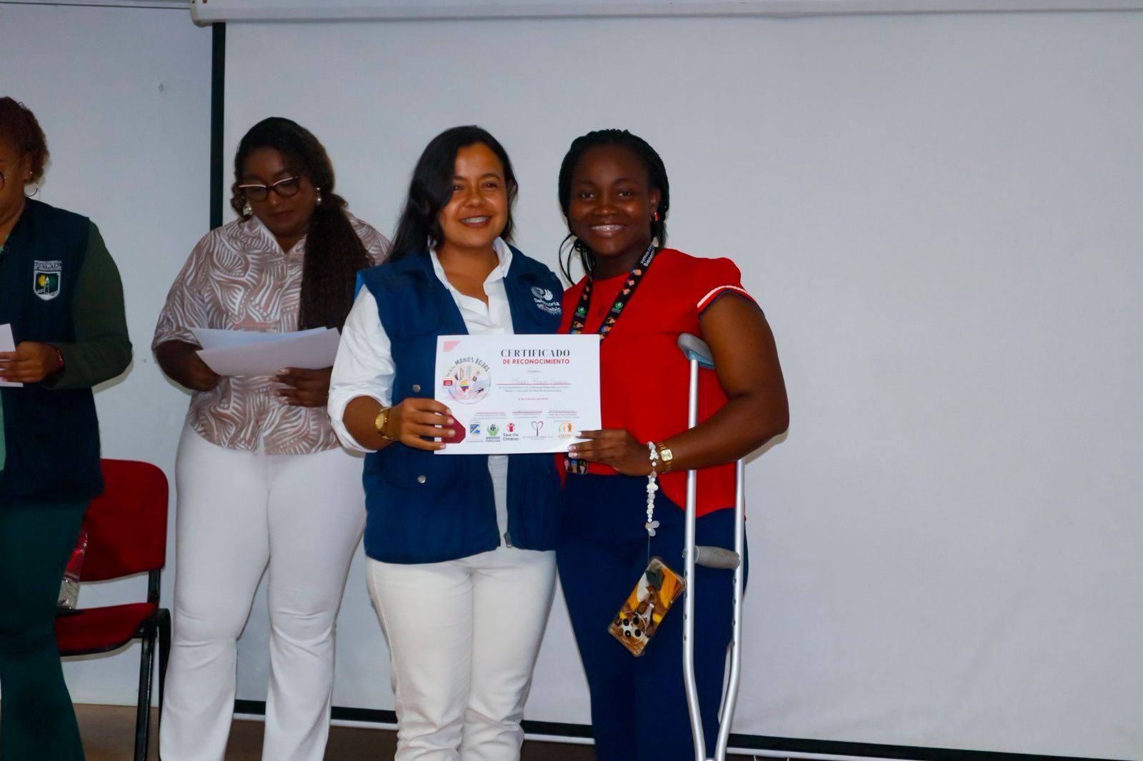 Buenaventura reiter&oacute; su compromiso por la protecci&oacute;n de la ni&ntilde;ez en foro en el marco de la conmemoraci&oacute;n del D&iacute;a Internacional de las Manos Rojas