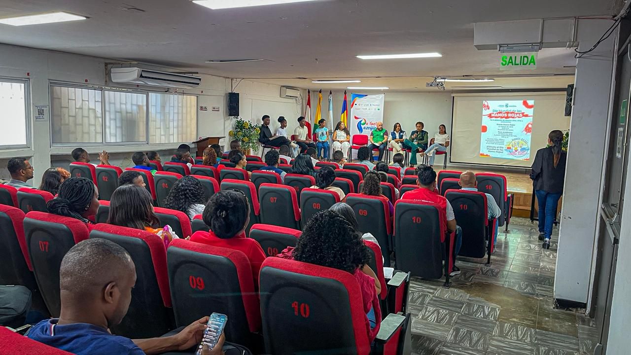 Buenaventura reiter&oacute; su compromiso por la protecci&oacute;n de la ni&ntilde;ez en foro en el marco de la conmemoraci&oacute;n del D&iacute;a Internacional de las Manos Rojas