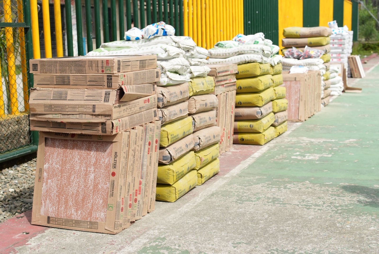 Gobernaci&oacute;n del Valle y Alcald&iacute;a de Buenaventura avanzan en mejoramientos de vivienda por autoconstrucci&oacute;n