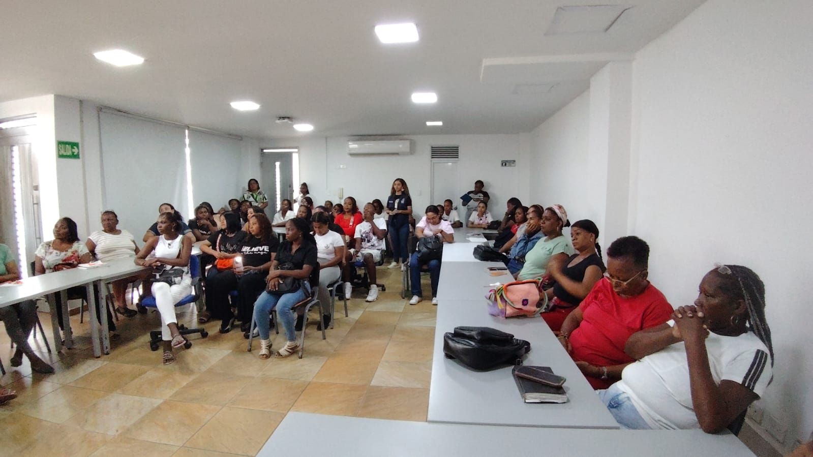 La Secretar&iacute;a de Convivencia para la Sociedad Civil y el Servicio Nacional de Aprendizaje (SENA) realizan capacitaci&oacute;n a emprendedores de Buenaventura