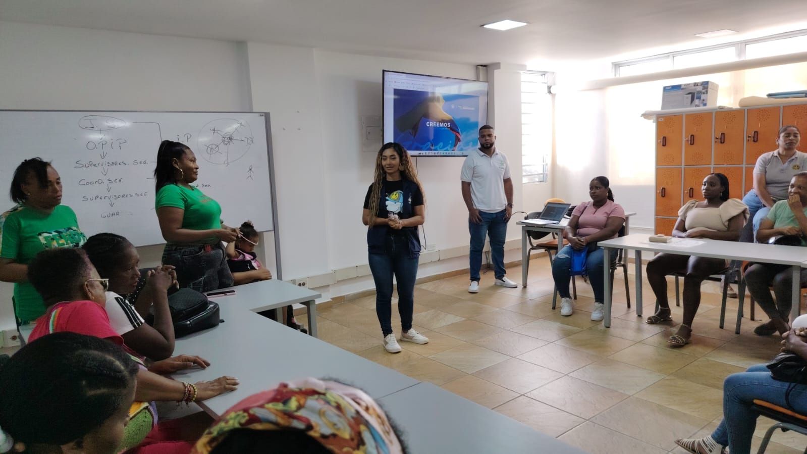 La Secretar&iacute;a de Convivencia para la Sociedad Civil y el Servicio Nacional de Aprendizaje (SENA) realizan capacitaci&oacute;n a emprendedores de Buenaventura