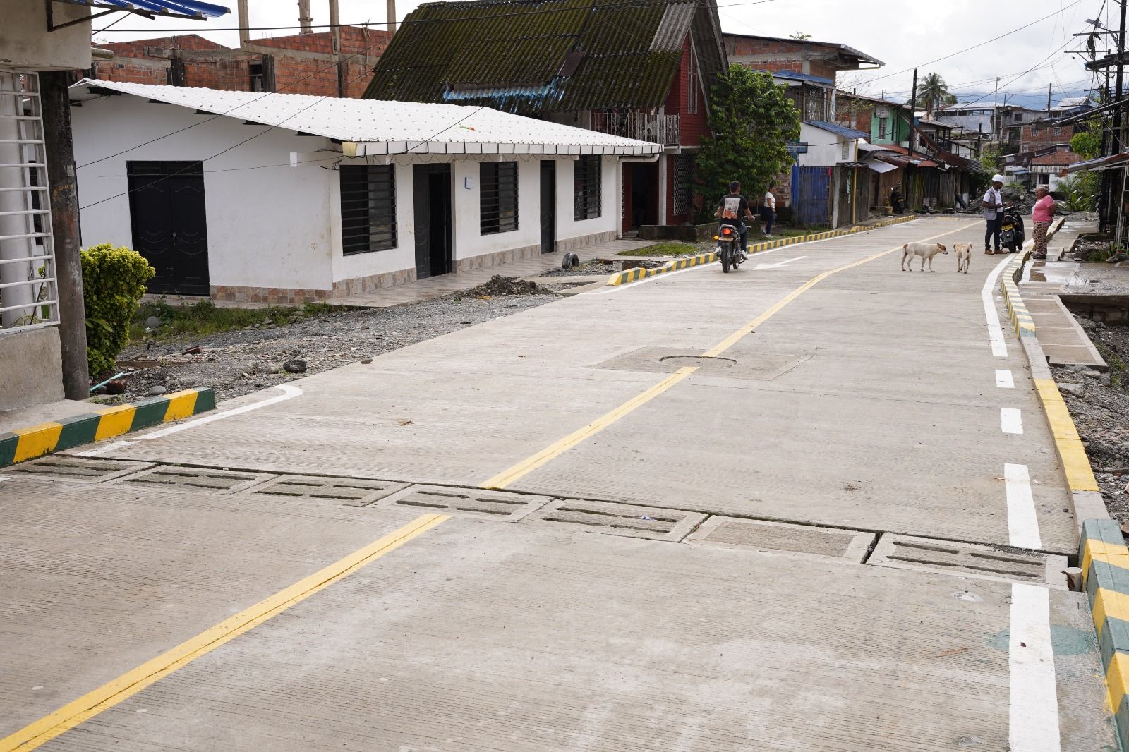 Alcald&iacute;a de Buenaventura transforma barrios con obras viales que mejoran la calidad de vida