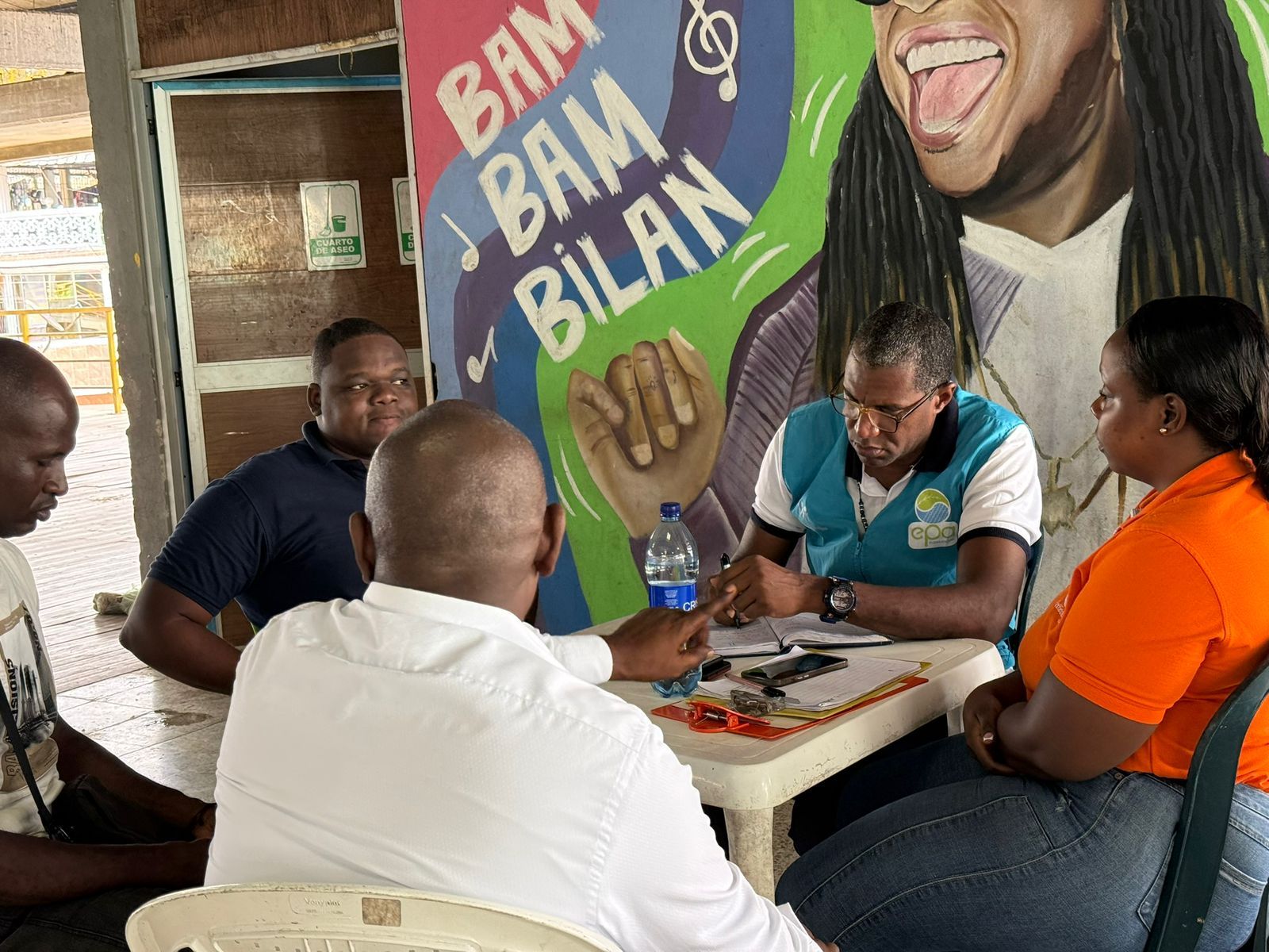 Alcald&iacute;a de Buenaventura fortalece acciones para el manejo adecuado de residuos en Pueblo Nuevo